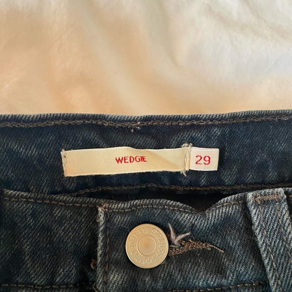 Levi’s Wedgie black jeans. Like new - Picture 3 of 4